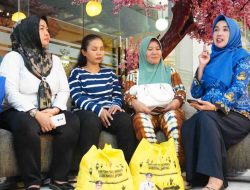 Dinsos Lampung Beri Bantuan Sembako, Tongkat Netra, dan Pendampingan Untuk Marlena, PMI Korban Kekerasan Asal Tanggamus