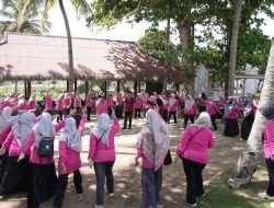 Tingkatkan Kebersamaan: Family Gathering DWP Unila di Sanggar Beach