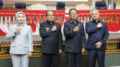 Pj. Gubernur Samsudin dan Ketua DPRD Mingrum Gumay Tandatangani Raperda APBD Lampung Tahun Anggaran 2025, Disepakati Pendapatan Daerah Rp7,419 Triliun