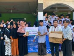 Mahasiswa KKN Unila dan Dompet Dhuafa Lampung Bagikan Alquran dan Iqro di TPA Babussalam
