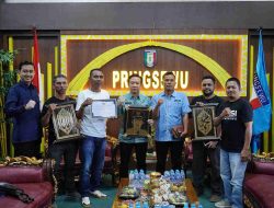 JMSI Pringsewu Beri Penghargaan  Bapak Pengerak Bambu kepada Pj.Bupati Pringsewu