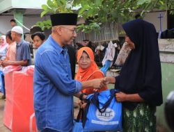 Rahmat Mirzani Djausal Beri Bantuan Korban Banjir di Keteguhan