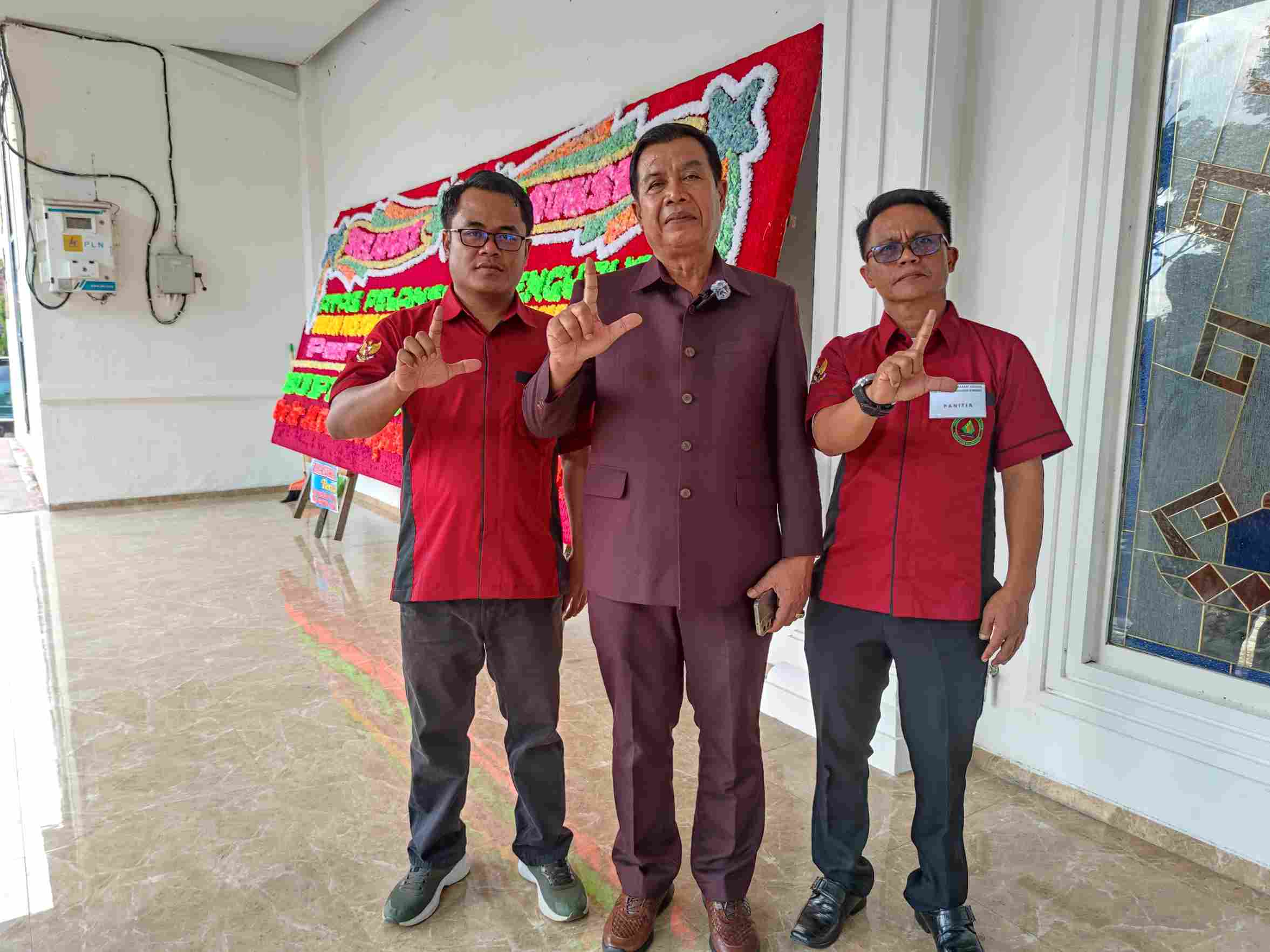 Anggota DPRD Kabupaten Pesawaran, yang juga Ketua FMKKP Pesawaran Ir. Sarwoko (tengah).