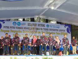 PKKMB Fakultas Teknik Unila 2025 Ditutup Meriah dengan Papermob 1.088 Mahasiswa Baru