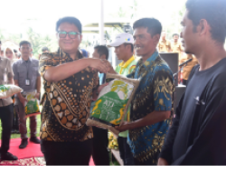 Ketua DPRD Provinsi Lampung, A. Giri Akbar, S.E., M.B.A., menghadiri kegiatan Tanam Padi Bersama Forum Koordinasi Pimpinan Daerah