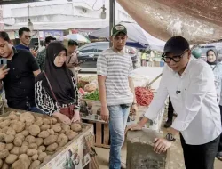 Tinjau Ruas Strategis di Jatimulyo, Gubernur Dorong Normalisasi Drainase dan Perbaikan Jalan