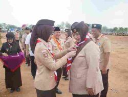 Hari Pramuka Ke-65, Wabup Pringsewu Umi Laila Terima Tanda Penghargaan